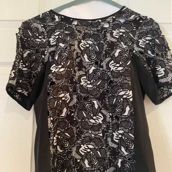 Nanette Lepore Black and White Floral Lace-Effect Short Sleeve Top - Picture 1 of 6